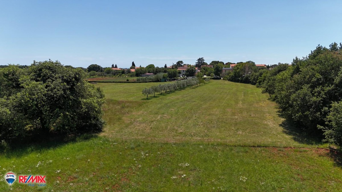 ISTRIEN, MUNTIĆ, GROSSES GEBÄUDE UND LANDWIRTSCHAFTLICHES GRUNDSTÜCK