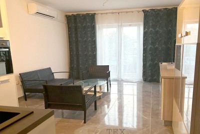 Poreč – Lijepi renovirani stan na mirnoj lokaciji, 2,5 km od centra i mora