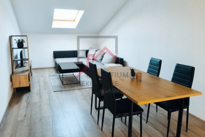 Istria, centro di Parenzo - appartamento ristrutturato con loggia, a 300 m dal mare