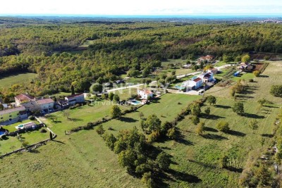 POREČ, VIŠNJAN, GRAĐEVINSKO ZEMLJIŠTE NA MIRNOJ LOKACIJI