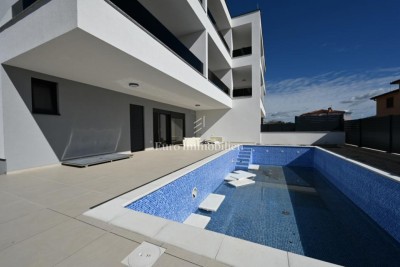 Istrien, Novigrad - Wohnung in einem Neubau mit Swimmingpool