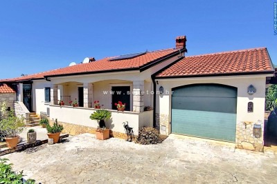 Istria, Poreč-Parenzo, casa indipendente di 153 m2 con piscina e garage