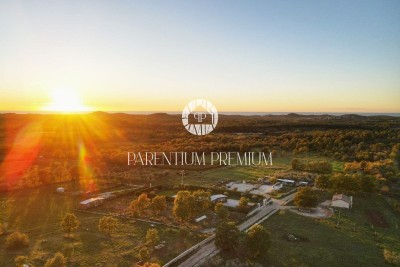 Building, sea view, 3500 m2, 7 km from Poreč