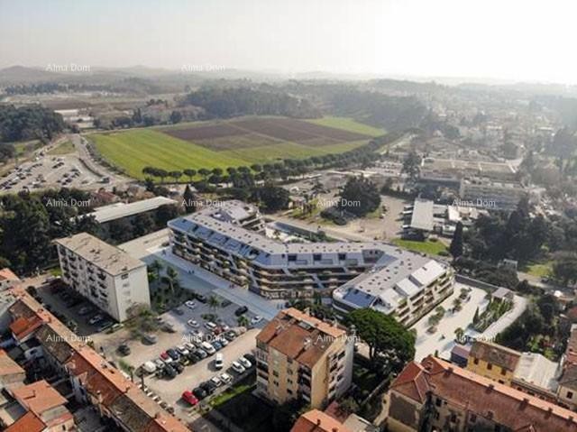 Poreč, im Bau befindliches Wohn- und Geschäftshaus mit Wohnungen und Tiefgaragen