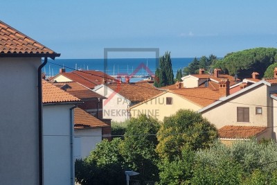 NOVIGRAD, Stanovanje v 1. nadstropju stavbe, pogled na morje