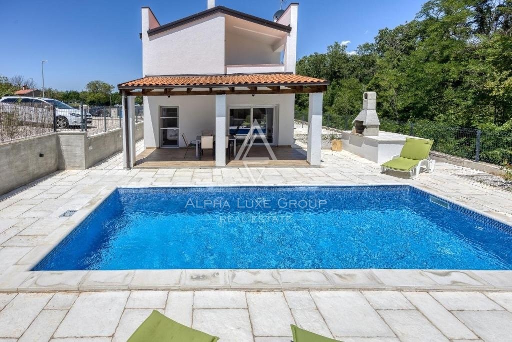 Tinjan - Modernes doppelhaus mit pool zum verkauf