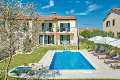 Istrien, Poreč – Schöne Doppelhaushälfte mit Pool
