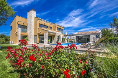 Unique, luxury villa with open views!!