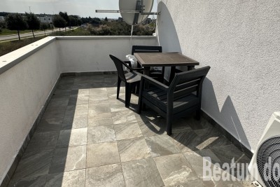 appartamento al primo piano con vista mare