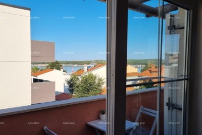 Odlična priložnost! Ekskluzivna prodaja stanovanja na vrhunski lokaciji s dvorištem in parkirnim mestom. Pogled na morje! Pošesi, Medulin!!