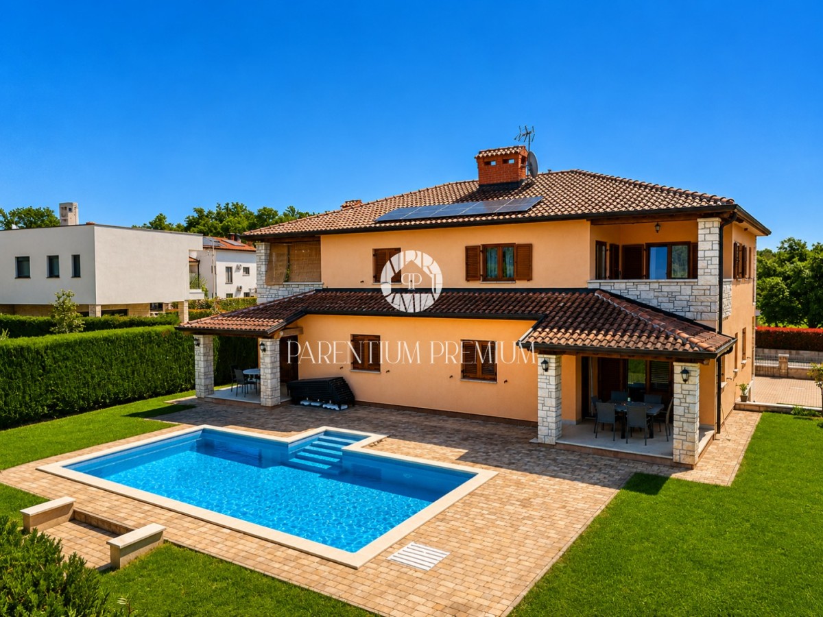 Poreč Umgebung, Haus mit 4 Wohnungen und Pool 8 Kilometer vom Meer entfernt