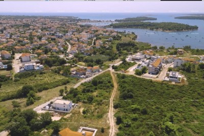 Građevinsko zemljište u Medulinu na Mukalbi u neposrednoj blizini mora i plaže.