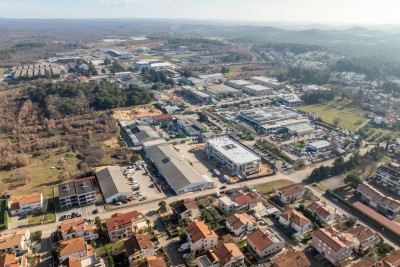 Istra, Poreč, poslovna hala na atraktivnoj lokaciji
