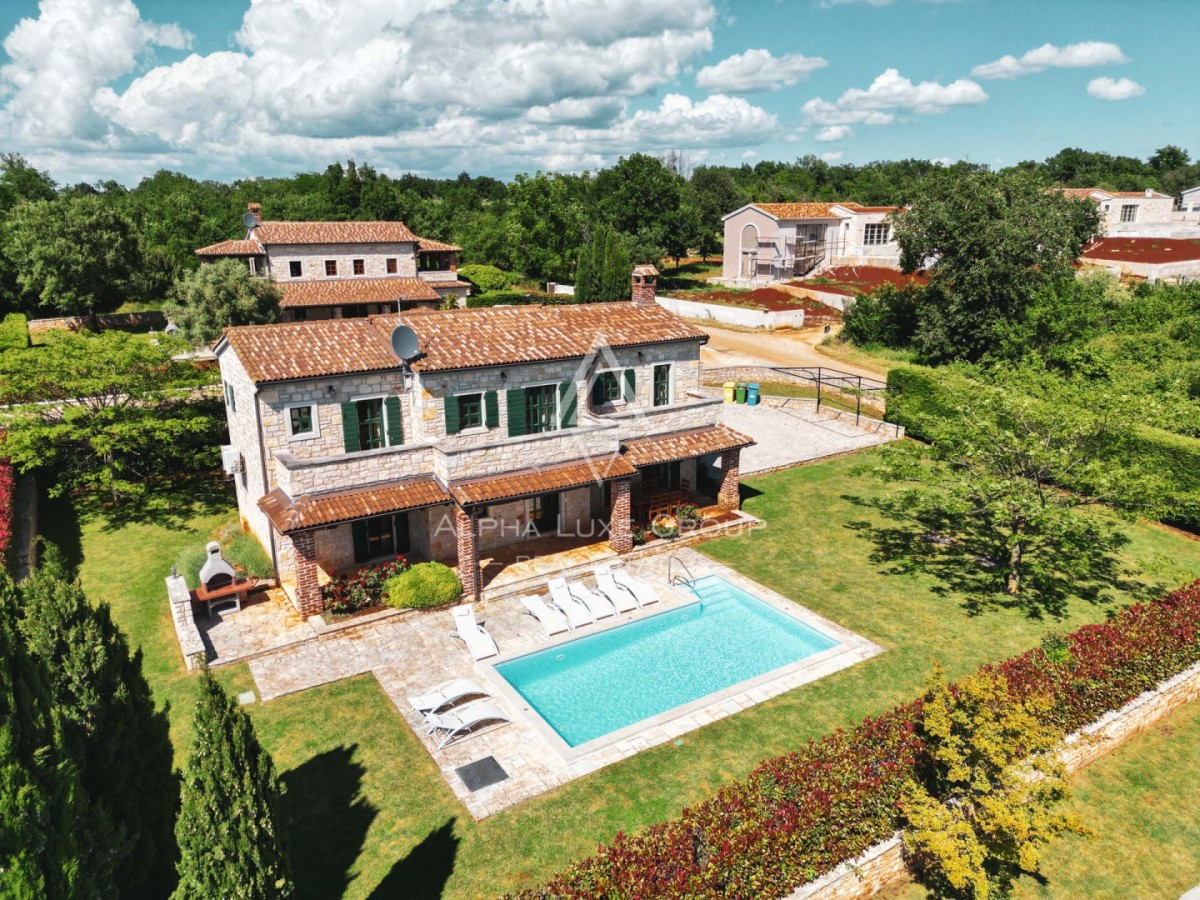 Istrien, Poreč: Rustikale Steinvilla mit Pool zu verkaufen