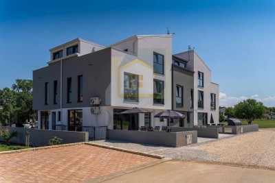 Modern House with Beautiful Views of the Town!