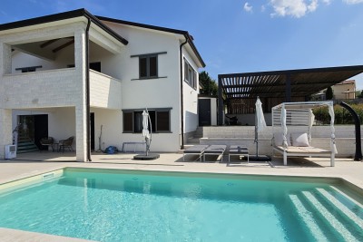 Vila sa bazenom + appartman