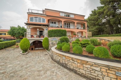 Obiteljska vila sa spektakularnim pogledom na more, u blizini centra grada i plaža