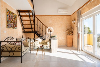 Novigrad, due camere da letto + soppalco,  vista mare, a 800 m dal mare