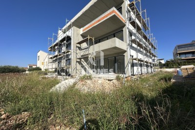 Appartamento moderno con giardino in posizione privilegiata a Novigrad