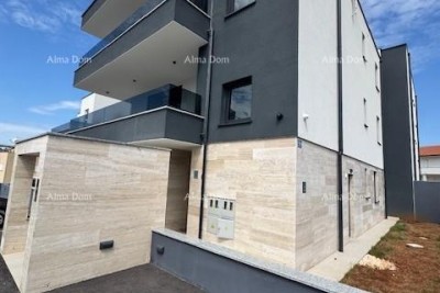 Nuovo edificio con 2 appartamenti, piscina e vista mare. Medulin!