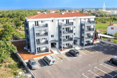 Porec, hochwertige Wohnung in einem Neubau mit Garten, erdgeschoss