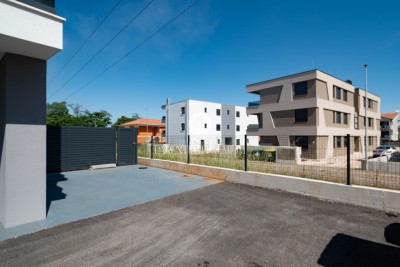 Umag – Moderan trosoban stan u novogradnji s 2 parkirna mjesta