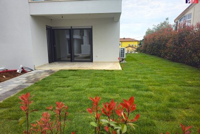 APARTMA NA PRODAJO V PRITLIČJU S KORISTNO STAMBENO POVRŠINO 80,75 M2 IN VRTOM 101,00 M2 – UMAG (LOVREČICA) – NOVOGRADNJA