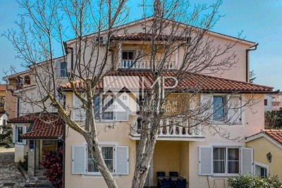 Medulin, Einfamilienhaus mit 10 Wohnungen, 600 m vom Strand entfernt