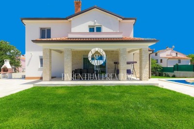 Bella casa bifamiliare con piscina