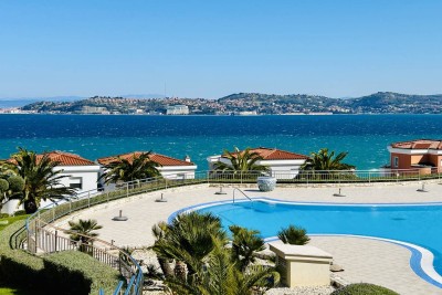 UMAG, CRVENI VRH, JEDNOSOBNI STAN S POGLEDOM NA MORE!