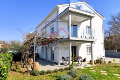 Modernes Haus mit Garten, 5 km von Poreč entfernt – ruhige Lage, letztes Haus in einer Reihe