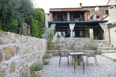 Renovirana kamena kuća u nizu-općina Vižinada