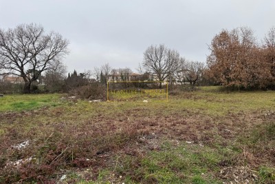 SALE OF ATTRACTIVE LAND WITH BUILDING PERMIT AND PROJECT 3.5 KM FROM POREČ, ISTRIA!
