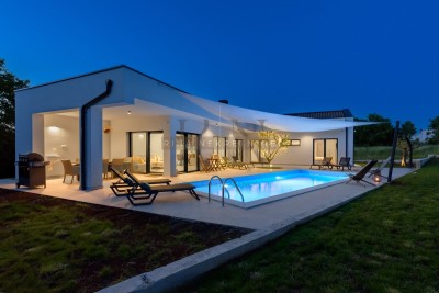 ISTRIEN – ROVINJ – Möbliertes einstöckiges Haus mit Swimmingpool!