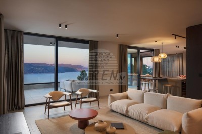 Exklusive Villa mit Panoramablick auf das Meer und die Inseln