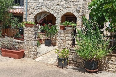 Poreč-Bereich, autochthones istrisches Reihenhaus, 105 m2
