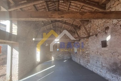 Dve kamniti hiši z bazenom - okolica Žminja