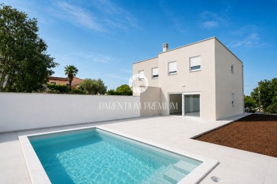 Umag Umgebung, Doppelhaus mit Pool in der Nähe des Meeres und der Grenze
