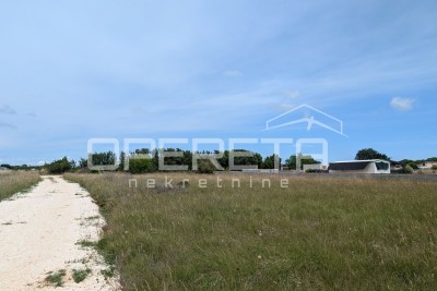 Poljoprivredno zemljište Jadreški-  553 m2!