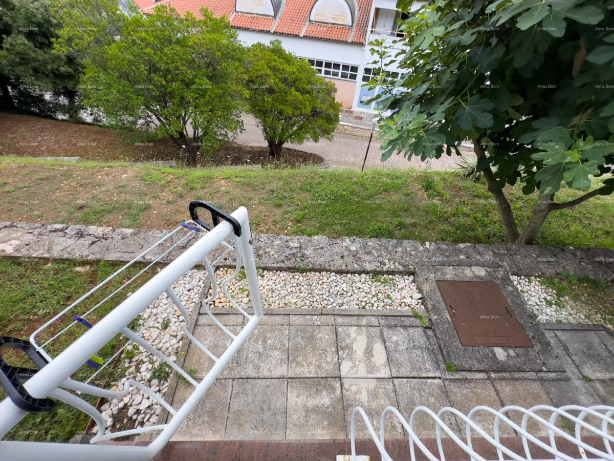 Wir verkaufen eine renovierte Wohnung in Duga Uvala!