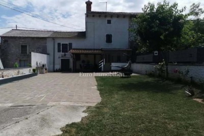 Haus mit Nebengebäuden – Valtura