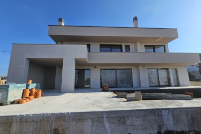 Poreč - Elegantna moderna vila u novogradnji