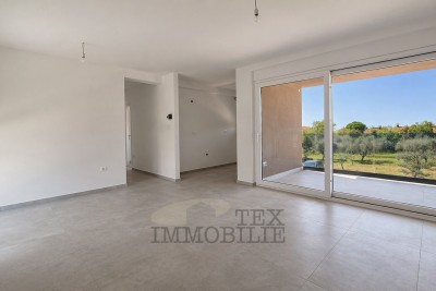 Moderan stan 72 m² u Taru – terasa, parking, blizina mora