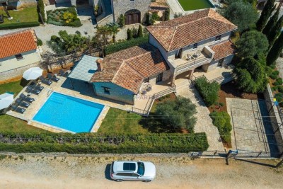 Kamena vila na brežuljku s pogledom na more, Poreč, Istra
