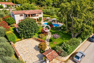 Poreč okolica, predivna kamena vila sa velikim vrtom