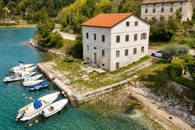 Casa in pietra esclusiva in prima fila sul mare – Istria occidentale
