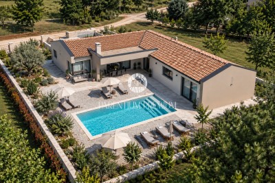 Labin – Moderna vila s bazenom, 8 km od Rapca
