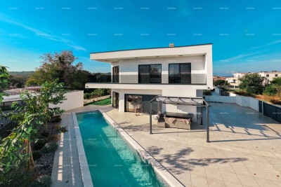Prodaja - novo zgrajena, moderna in ekskluzivna vila s bazenom, Volme, Pula!