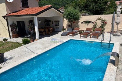 Lijepo uređena kuća s bazenom od 155 m2, Prodaja