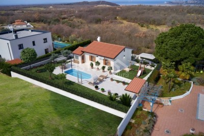 Lijepa obiteljska kuća na mirnoj lokaciji blizu mora, Buja i granice